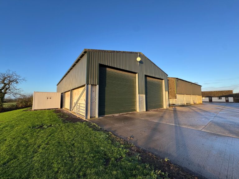 To Let:  Medium Portal-Framed Barn:  3,100 ft2 / 288m2
